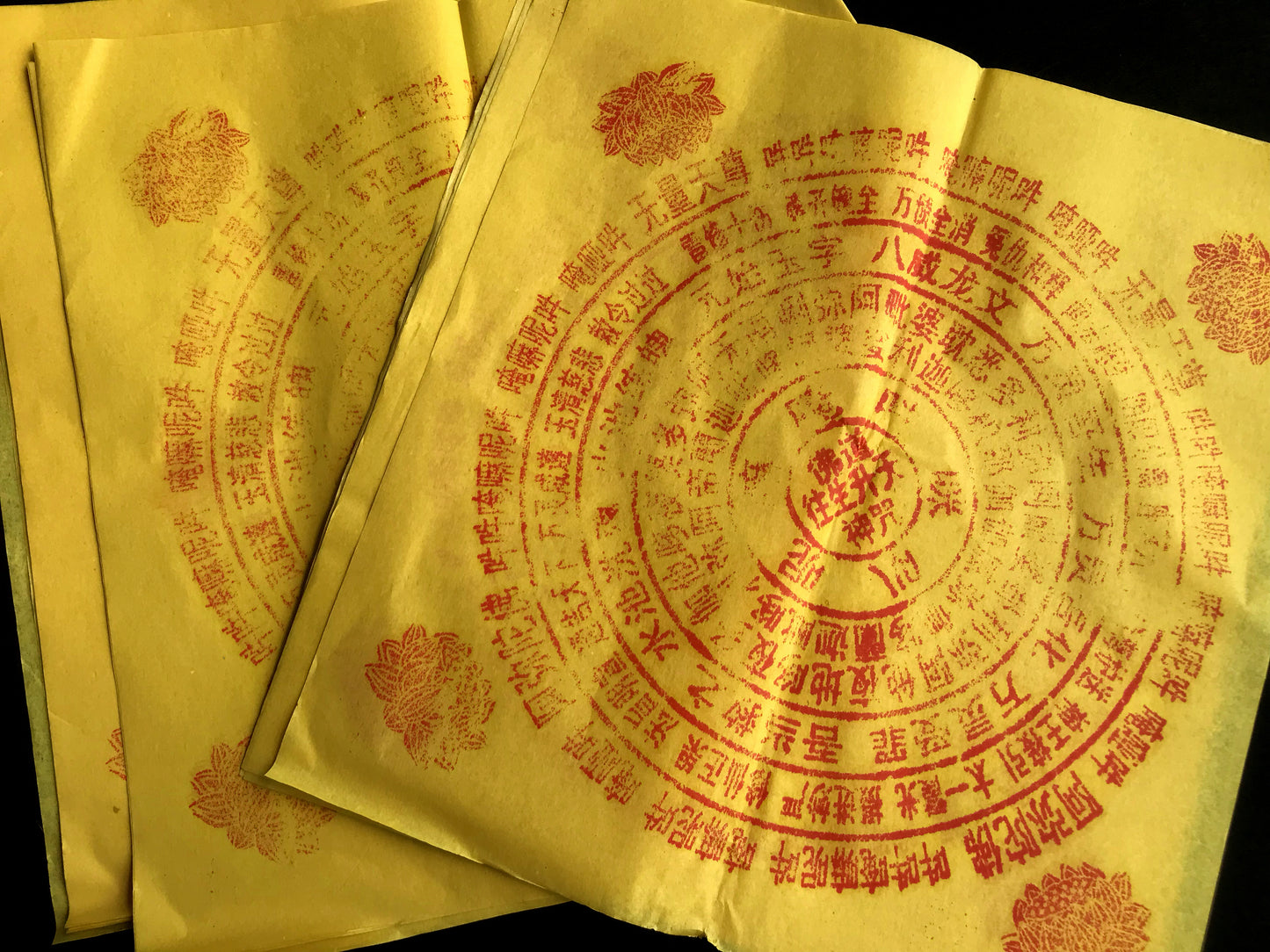 Handmade Rebirth Incantation Paper Money 手工制作・往生咒纸钱